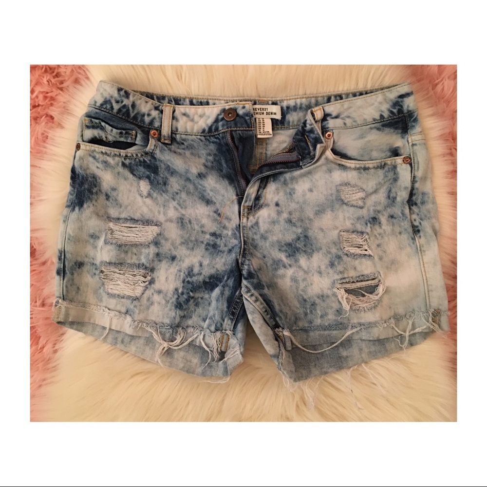 Acid wash // denim distressed boyfriend shorts